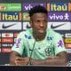 Vinícius Júnior falando em entrevista coletiva da Seleção Brasileira de futebol