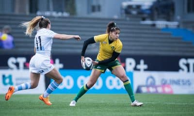 Na imagem, uma das Yaras, jogadora do Brasil de Rugby Sevens, executando um passe contra a seleção da Argentina. Foto: Enzo Santos/ CBRugby