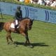 Na imagem, Marlon Zanotelli montando em seu cavalo antes de competir.