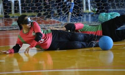 Atleta da Adevlasc faz defesa em jogo do Regional Sul de goalball