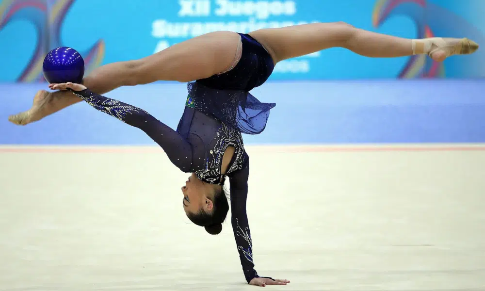 Babi Domingos compete com a bola no Pan-Americano de ginástica rítmica. Conjunto e Geovanna Santos também tiveram boas apresentações