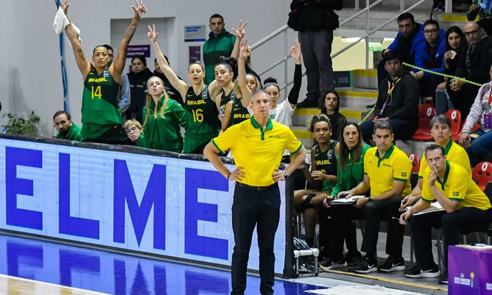 José Neto, treinador do Brasil na Americup de basquete feminino