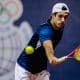 Gustavo Heide rebate bola com um backhande no Challenger de Palmas del Mar