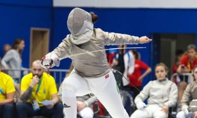 Karina Trois segura seu sabre em duelo do Pan-Americano de Esgrima em Lima no Peru torneio satélite victória vizeu