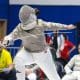 Karina Trois segura seu sabre em duelo do Pan-Americano de Esgrima em Lima no Peru torneio satélite victória vizeu