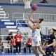 Atleta do Sampaio Basquete faz bandeja contra o Bax Catanduva em jogo da LBF