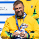 André Rocha com a medalha no Mundial de atletismo paralímpico após revisão