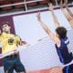Arthur Bento encarando bloqueio duplo da Itália no Mundial Sub-21 de Voleibol masculino