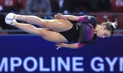 Na imagem, Camilla Gomes em uma acrobacia sobre o trampolim.