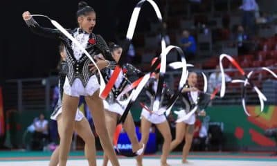Na imagem, momento da apresentação do conjunto brasileiro de Ginástica Rítmica.