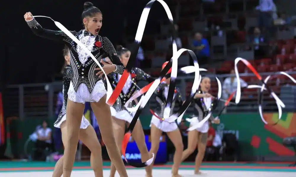 Na imagem, momento da apresentação do conjunto brasileiro de Ginástica Rítmica.