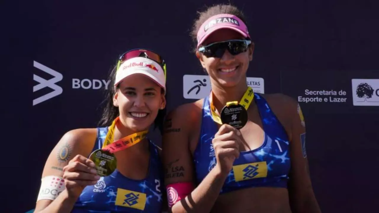 A dupla Duda/Ana Patrícia dominou o Circuito Brasileiro de vôlei de praia em 2023 e venceu todas as seis etapas até o momento (Créditos: Mauricio Val/FVImagem/CBV)