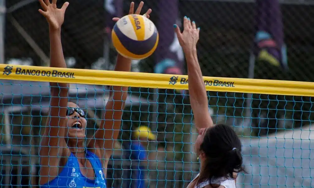 Disputa da qualificatória do Aberto da sexta etapa do Circuito Brasileiro de vôlei de praia, em Brasília-DF (Divulgação/CBV)
