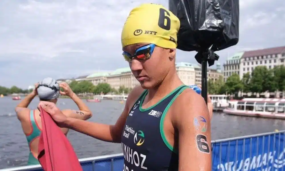 Brasileira Julia Munhoz em ação no Mundial de Triatlo (Reprodução/Instagram/@triathlonbrasil)