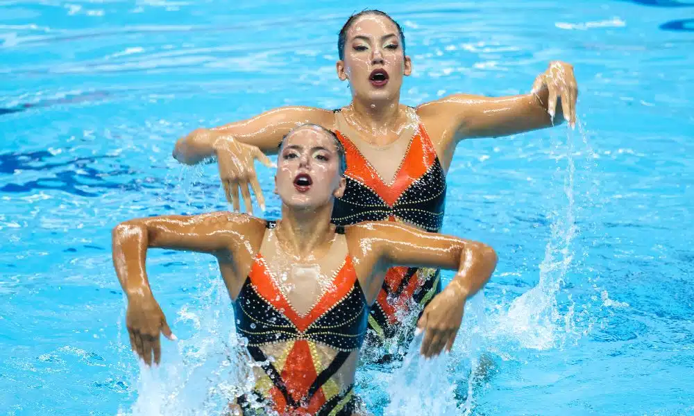 Brasileiras Laura Miccuci e Gabriela Regly, destaques no nado artístico (Divulgação/COB)