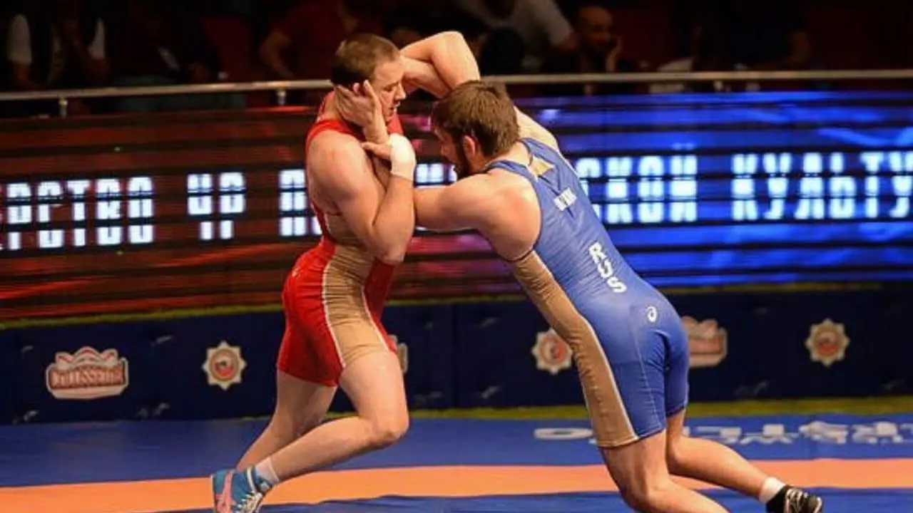 Sosruko Kodzokov parou nas oitavas de final do World Series da Hungria de Wrestling (Divulgação)