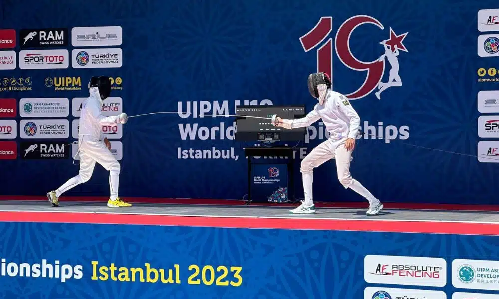 Brasileiro João Victor Acioly (à direita) em ação na final individual do Mundial Sub-19 (Ana Luisa Almeida/CBPM)