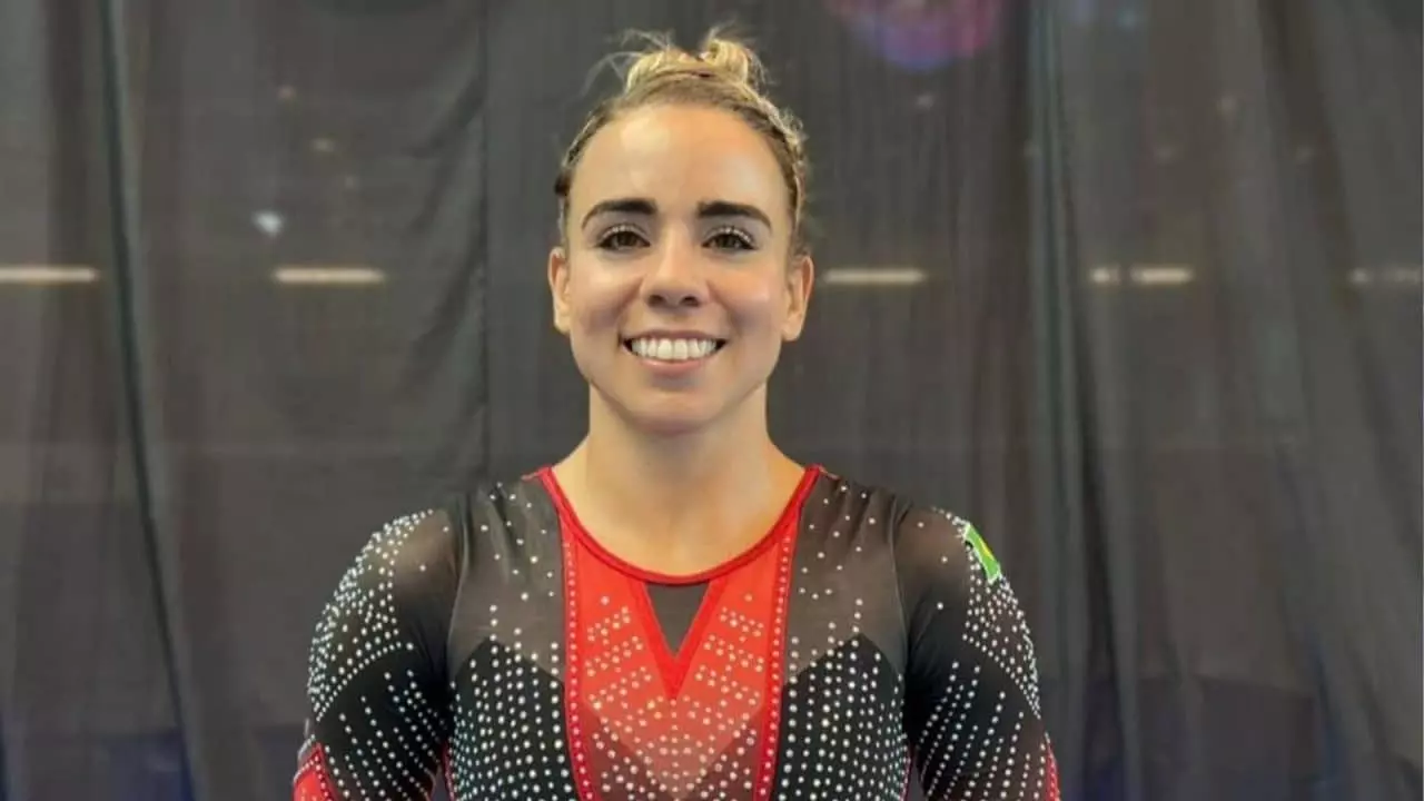 Camilla Gomes conquistou a medalha de bronze na Copa do Mundo de Santarém de ginástica de trampolim. (Divulgação/CBG)