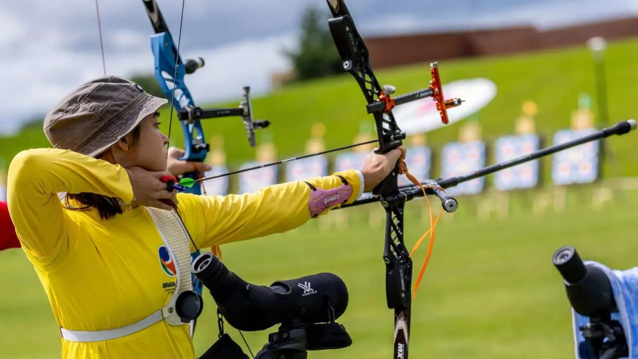 Isabelle Estevez foi a atleta do time Brasil a ir mais longe no Campeonato Mundial Júnior de Limerick, na Irlanda (Foto: World Archery)