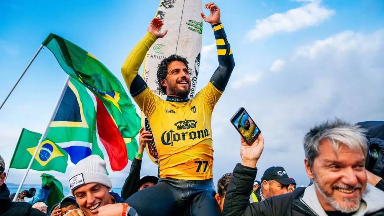 Filipe Toledo se classificou para as Olimpíadas de Paris 2024 após avançar para as finais na etapa de surfe em J-Bay. (Foto: Beatriz Ryder/World Surf League)