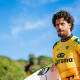 Filipe Toledo olha para o horizonte antes da estreia do J-Bay Open na WSL