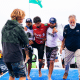 Vice-líder do ranking de surfe, Filipe Toledo sendo carregado após lesão na etapa de Saquarema da WSL