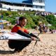 Ítalo Ferreira durante manobra em que sofreu lesão no joelho em J-Bay na WSL