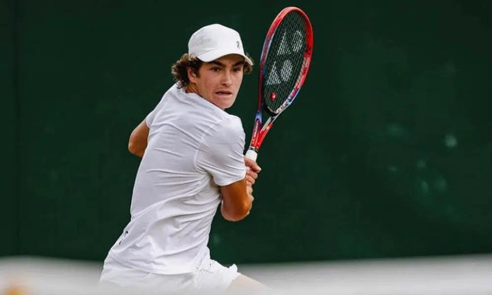 João Fonseca em ação no Grand Slam de Wimbledon