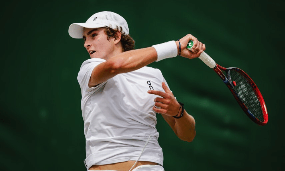 João Fonseca durante disputa do torneio juvenil de Wimbledon