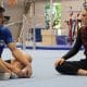 Arthur Nory é entrevistado por Luiza Fiorese no ginásio de ginástica do Esporte Clube Pinheiros