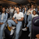 Jogadoras da seleção brasileira de futebol feminino no avião antes da viagem para a Copa do Mundo Feminina