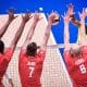 Lucarelli, do Brasil, ataca contra o bloqueio triplo da Polônia na Liga das Nações de vôlei masculino VNL