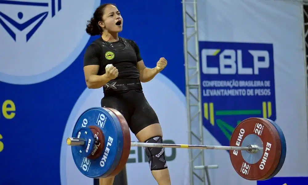 Eduarda de Souza irá competir no Mundial de levantamento de pesos