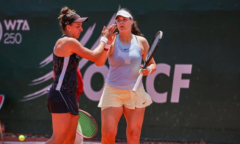 Na imagem, Ingrid Martins e sua parceira, Iryna Shymanovic, comemorando ponto.