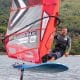 Mateus Isaac, da iQFoil, se prepara para entrar em ação antes do evento-teste da vela para Paris 2024