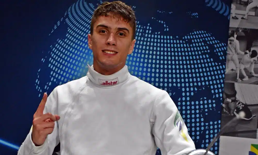 Alexandre Camargo após jogo no Torneio Nacional de Esgrima