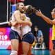 Na imagem, jogadoras do Brasil comemorando ponto.
