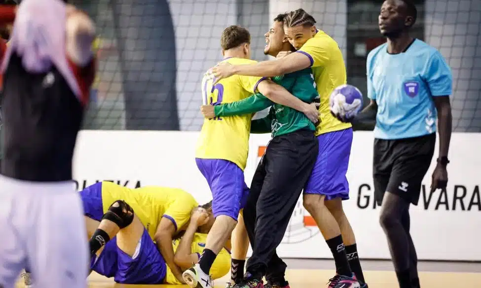 Na imagem, comemoração emocionada do Brasil.
