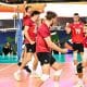 Na imagem, time do Canadá comemorando, enquanto jogador do Brasil lamenta ao fundo.