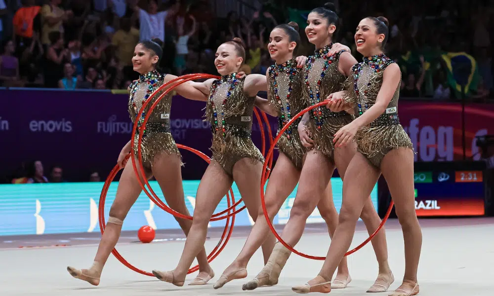 Conjunto do Brasil no Mundial de ginástica rítmica na Espanha