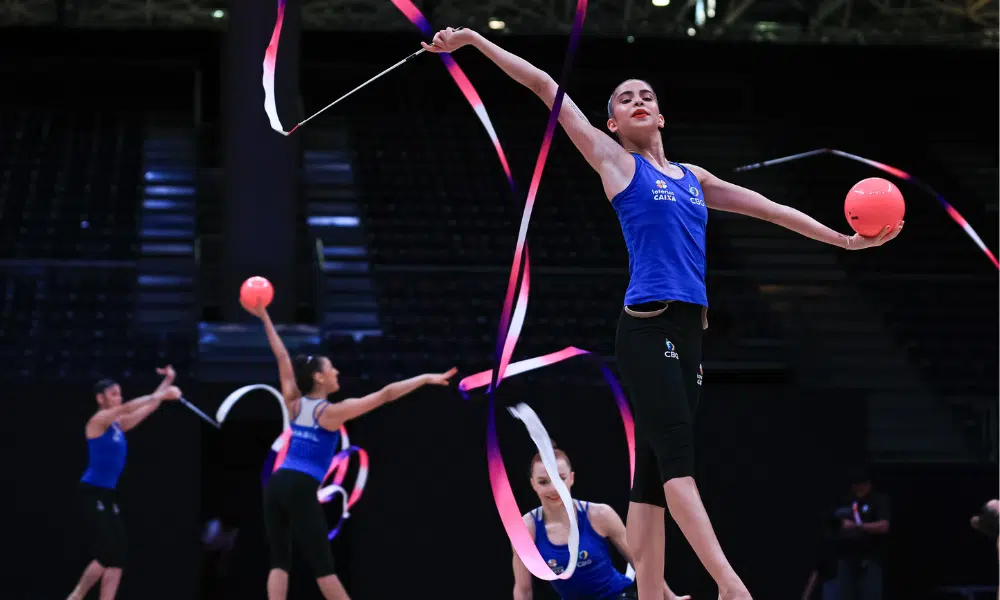 Conjunto do Brasil no treino de pódio do Mundial de ginástica rítmica em Valência na Espanha