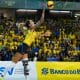 Thaisa durante saque no jogo entre Brasil e Argentina pelo Sul-Americano de vôlei feminini