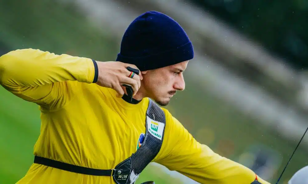 Brasileiro Marcus D'Almeida, destaque na qualificatória do Mundial de tiro com arco (Reprodução/Twitter/@worldarchery)