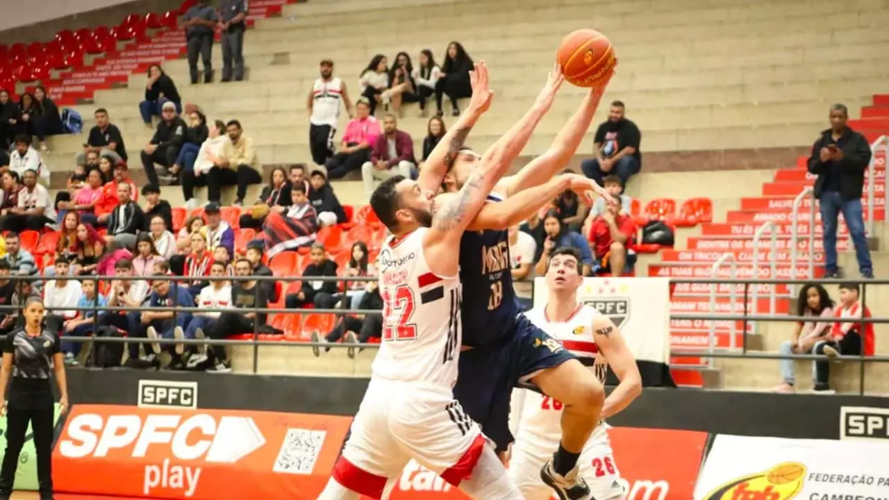 Partida entre São Paulo e Mogi das Cruzes válida pela terceira rodada do campeonato paulista de basquete masculino (Foto: Suelenn Ladessa/Mogi Basquete)