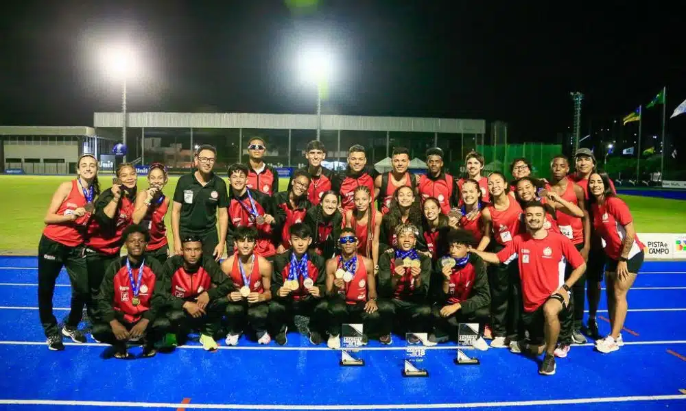 Equipe do Centro Olímpico, campeão do Brasileiro Sub-18 de atletismo (Marcos Rodrigues/CBAt)