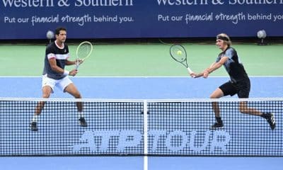 Brasileiro Marcelo Melo e seu parceiro, o alemão Alexander Zverev, em ação no Masters 1000 de Cincinnati (Peter Staples/ATP Tour)