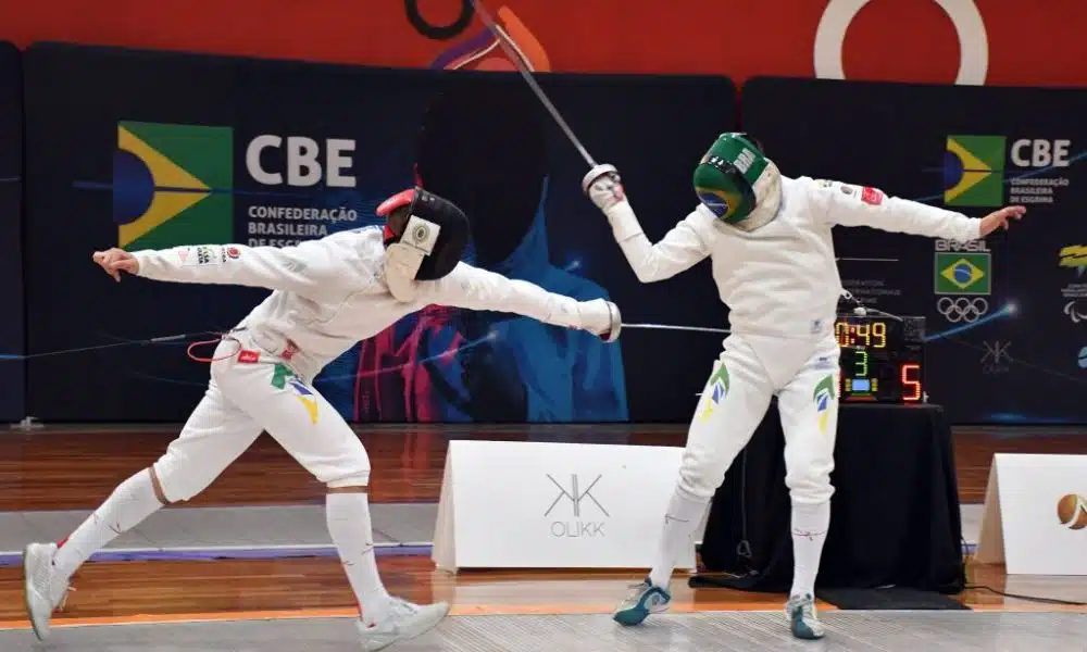 Esgrimista Alexandre Camargo em ação no Torneio Nacional de esgrima (Rosele Sanchotene/CBE)