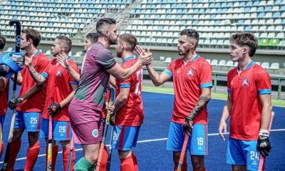 Na imagem, jogadores de Florianópolis cumprimentando seus adversários.