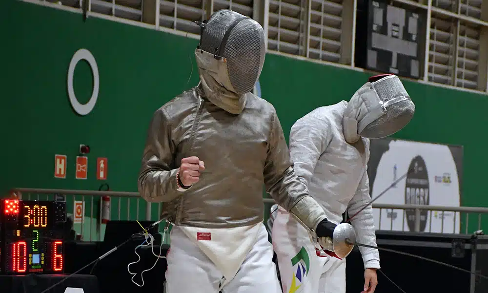 Na imagem, Henrique Garrigós comemorando a vitória na final.