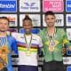 Na imagem, Lauro Chaman no pódio, com sua medalha de bronze.